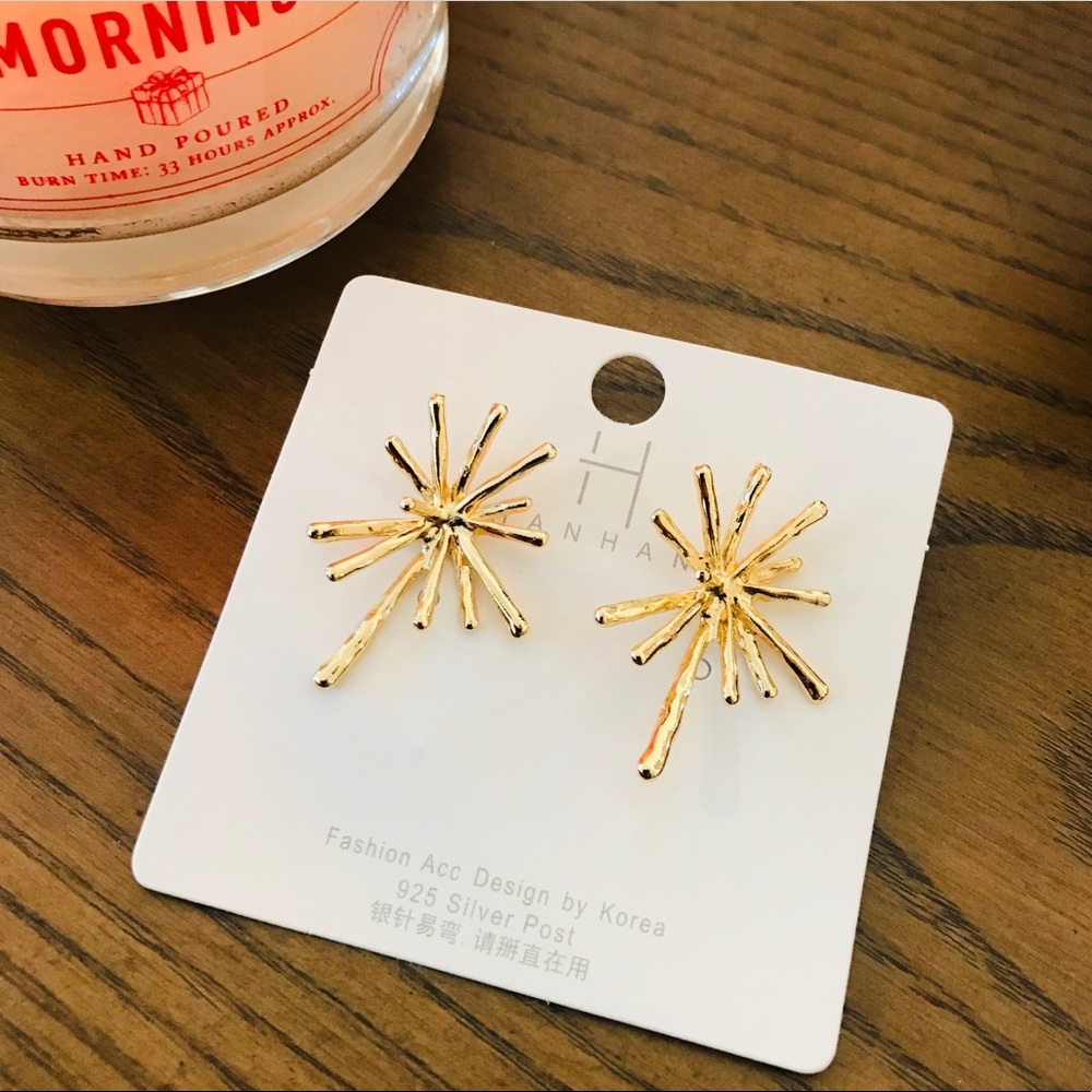 ✨🥂 NYE Gold Firework Stud Earrings